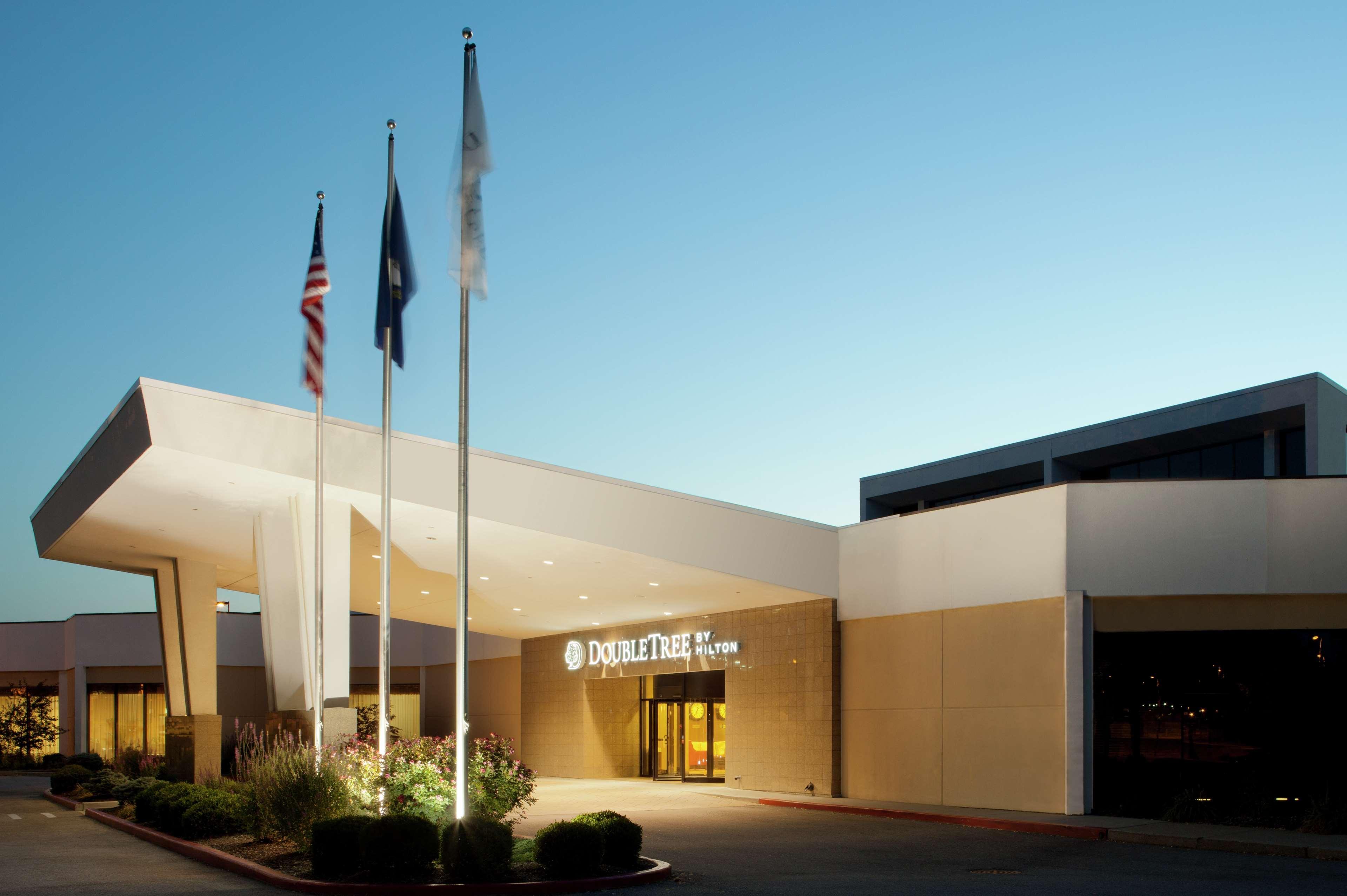 Doubletree By Hilton Cincinnati Airport Hebron Bagian luar foto