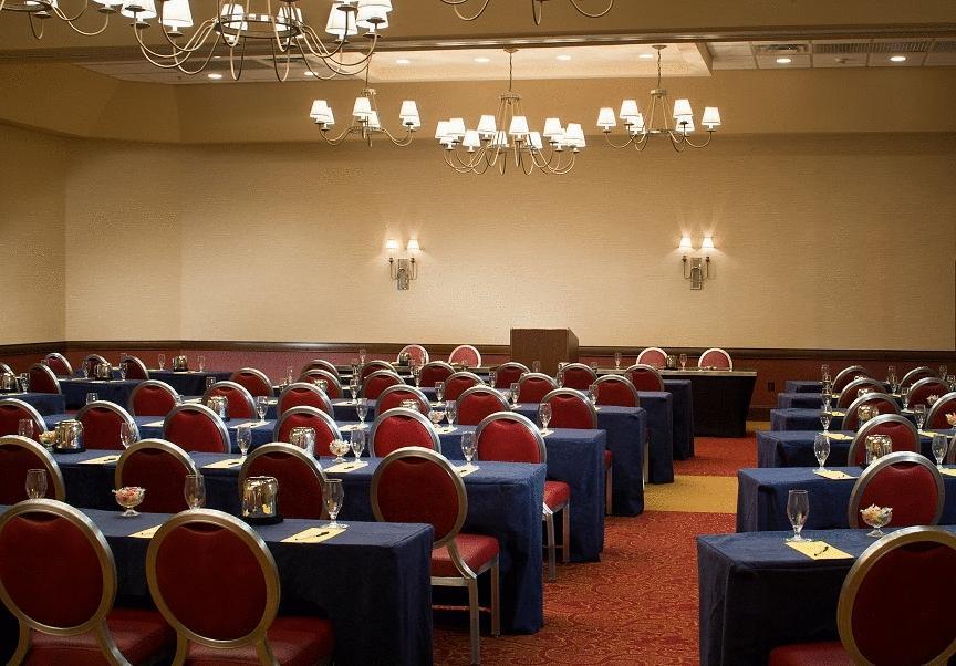 Doubletree By Hilton Cincinnati Airport Hebron Bagian luar foto