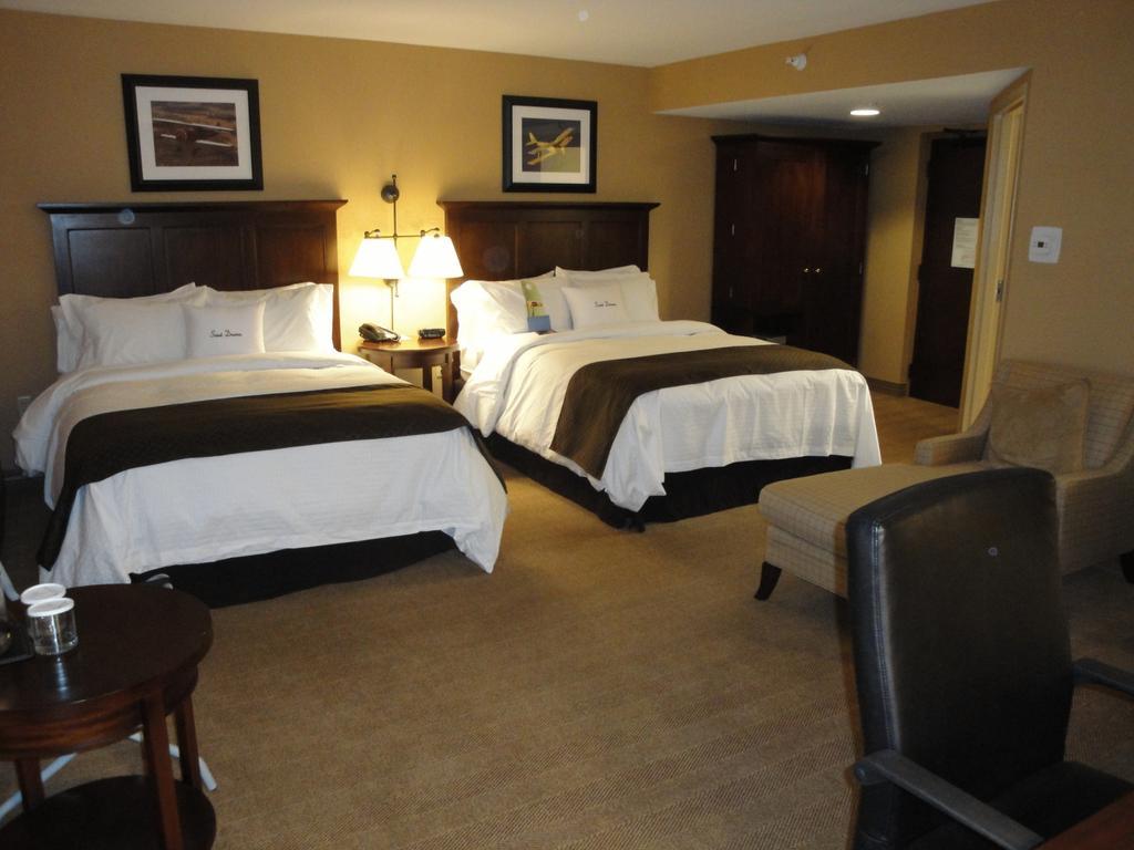 Doubletree By Hilton Cincinnati Airport Hebron Bagian luar foto