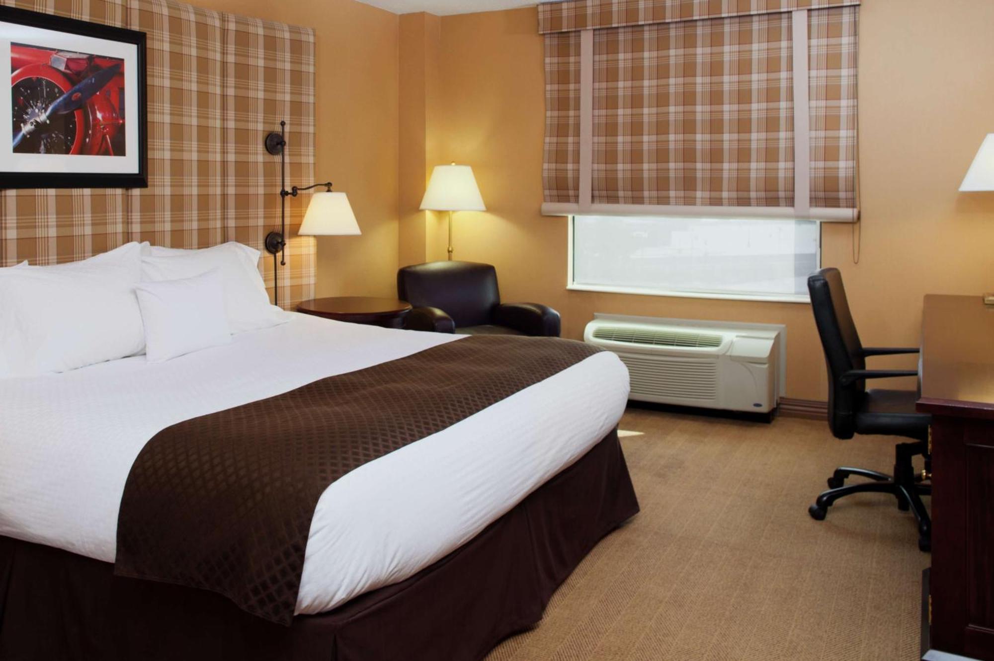 Doubletree By Hilton Cincinnati Airport Hebron Bagian luar foto