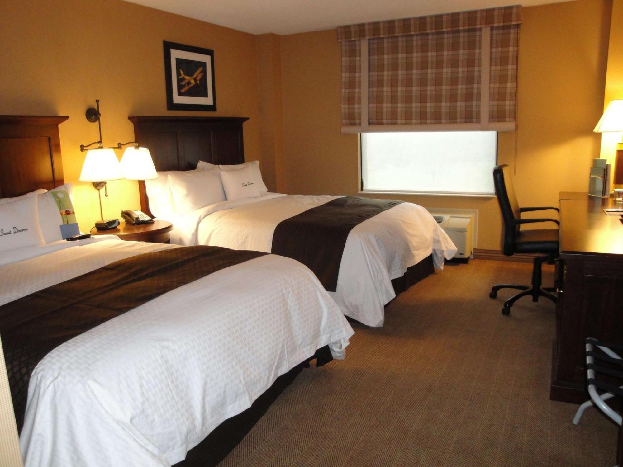 Doubletree By Hilton Cincinnati Airport Hebron Bagian luar foto